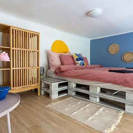 Bohemian Corner In Center *